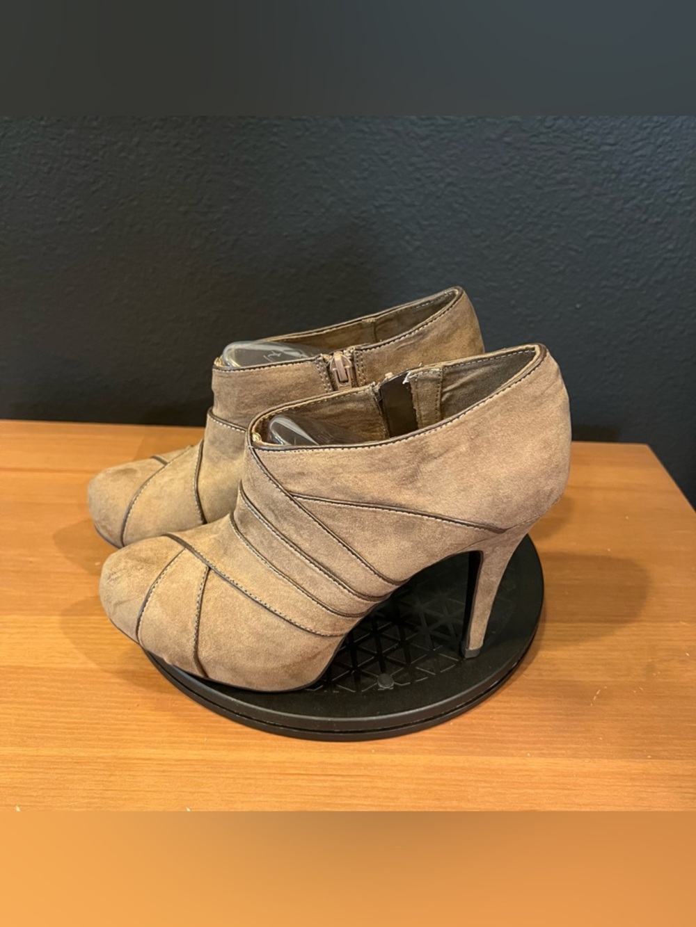 Fergalicious By Fergie Hanna Bark Closed Toe Bootie Stiletto Heels Size 6.5 M